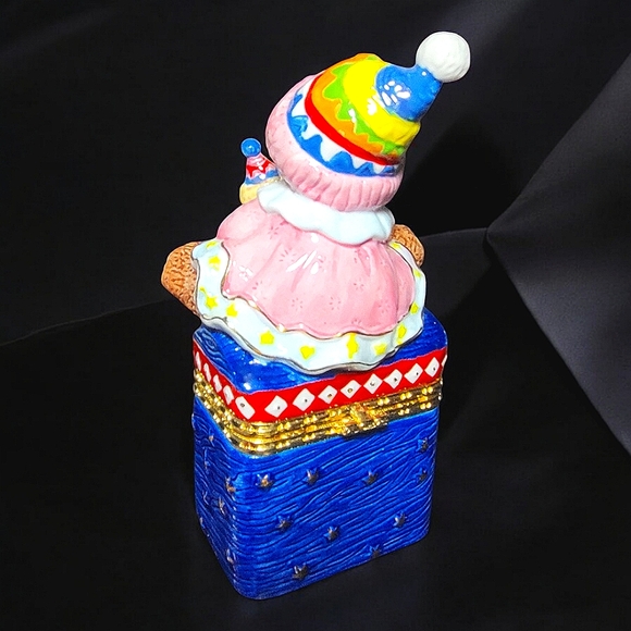 Vintage Porcelain Teddy Bear Toy Chest Trinket Box Square Top hinged Box - Picture 4 of 9